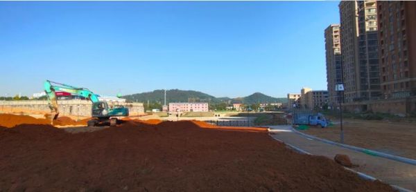 正在施工中的雨洪公园。廖明 摄